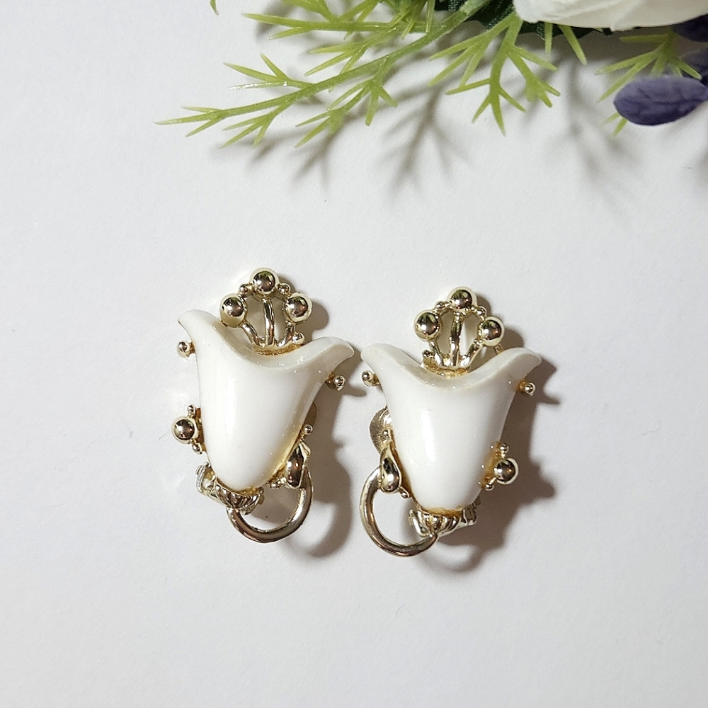 SARAH COVENTRY White Thermostat Monastery Bells Singing Bells 1957 Gold Earrings